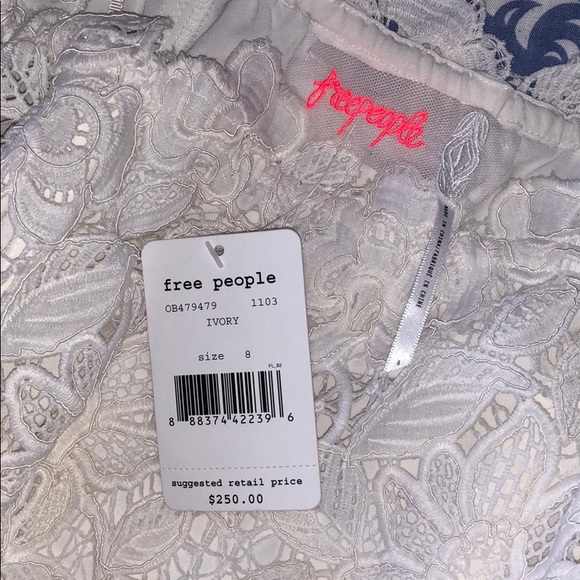 Dusk Lace Party Dress - Picture 5 of 7